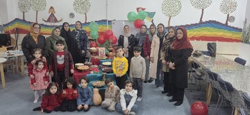 جشن یلدای شاد در کتابخانه حاج علی اکبر کاظمینی برای کودکان و نوجوانان