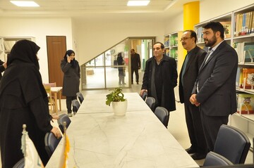 بازدید رئیس بنیاد نخبگان استان گیلان از کتابخانه مرکزی رشت