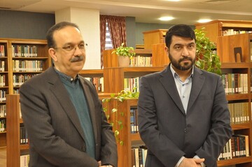 بازدید رئیس بنیاد نخبگان استان گیلان از کتابخانه مرکزی رشت
