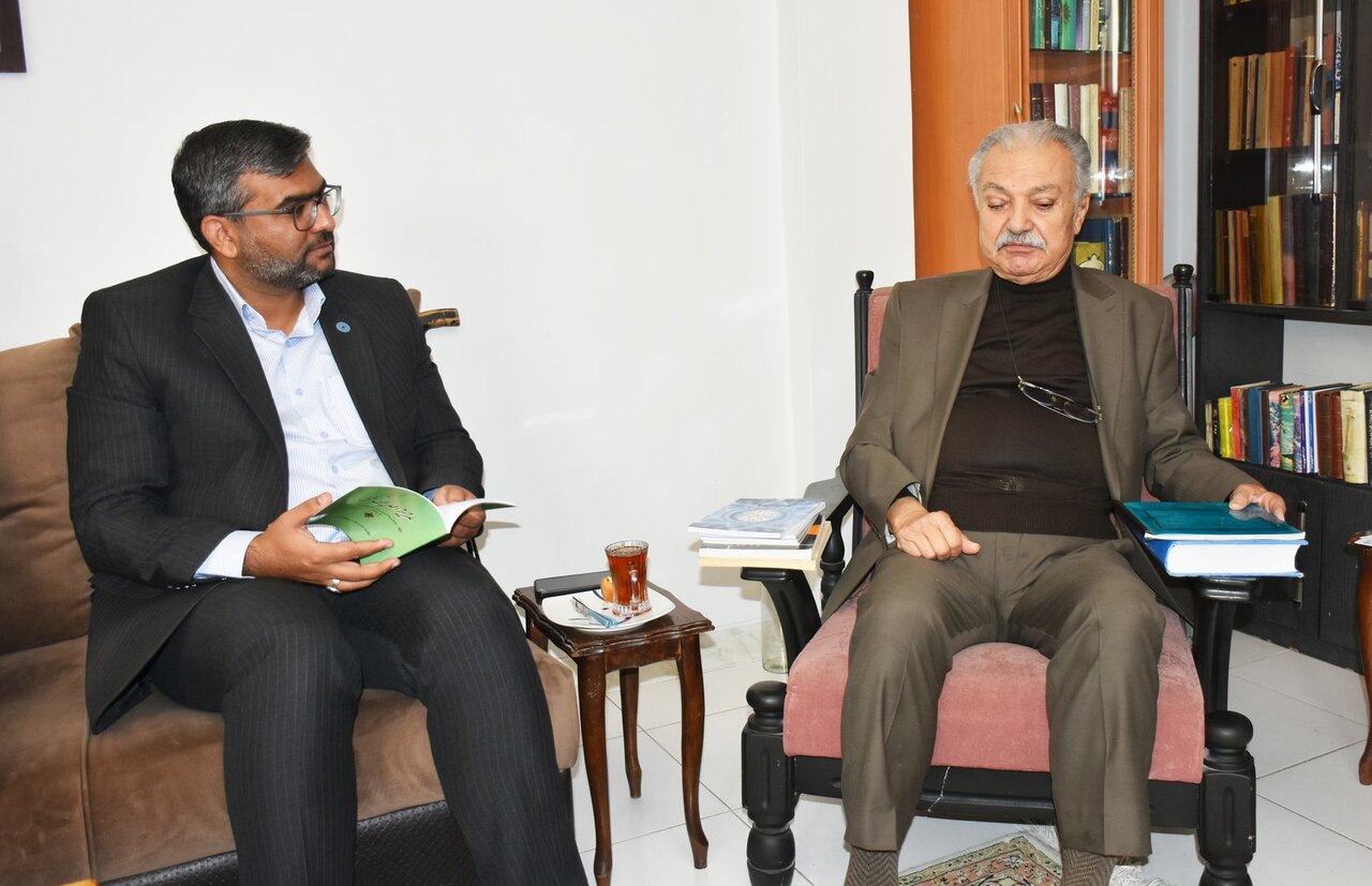 کتابدار پیشکسوت شیراز در نخستین دیدار «فرصت سپاس» تجلیل شد