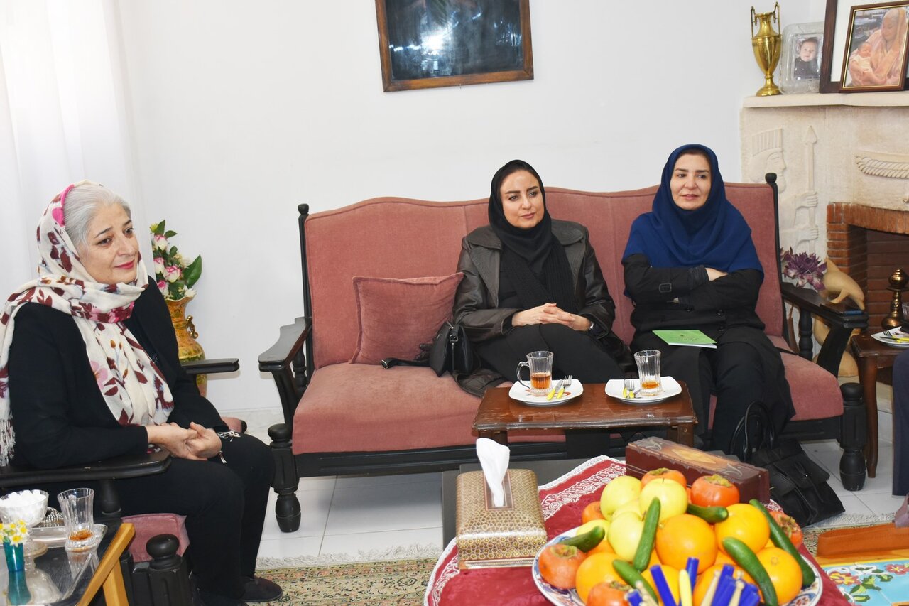 کتابدار پیشکسوت شیراز در نخستین دیدار «فرصت سپاس» تجلیل شد