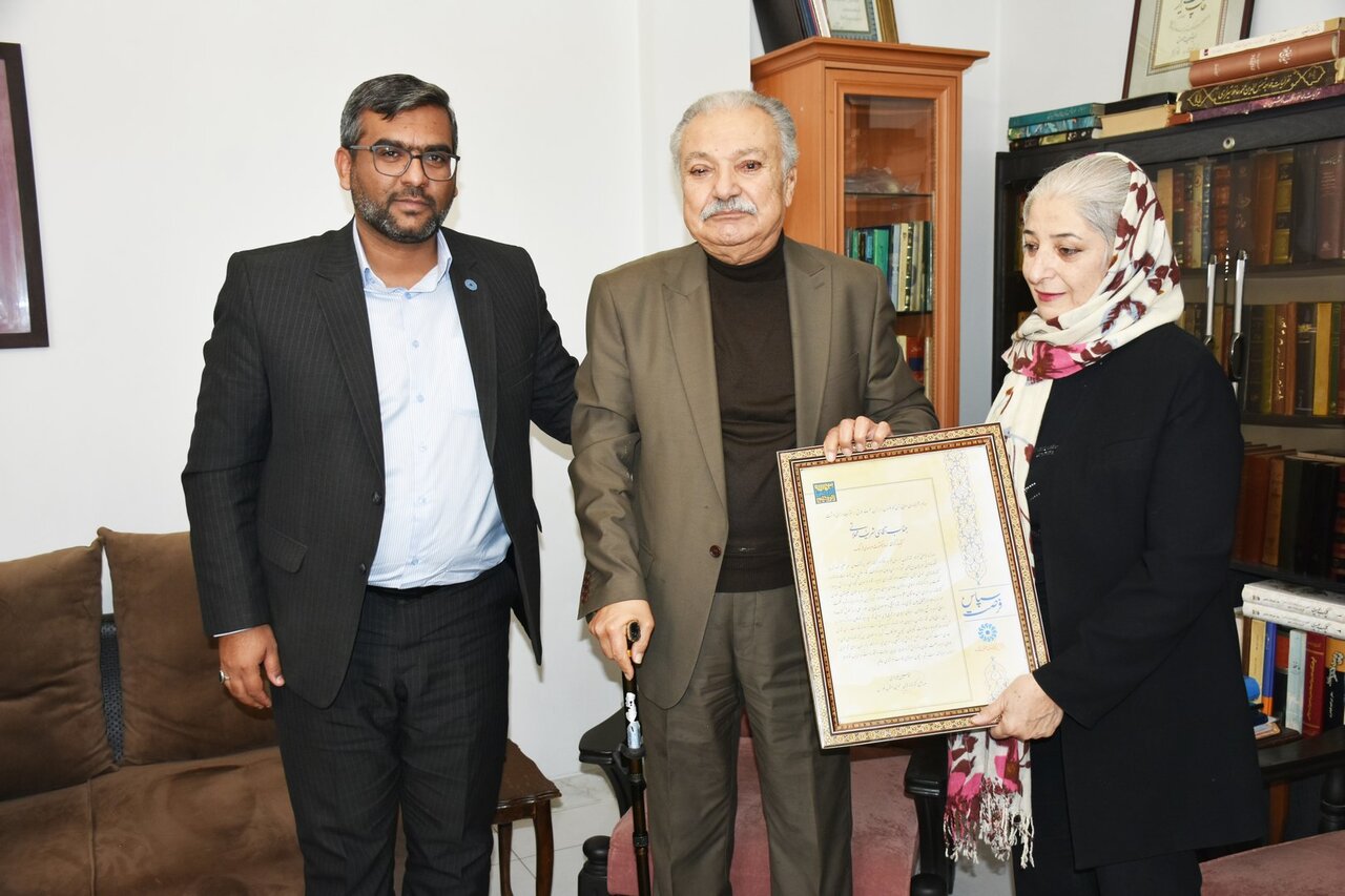 کتابدار پیشکسوت شیراز در نخستین دیدار «فرصت سپاس» تجلیل شد