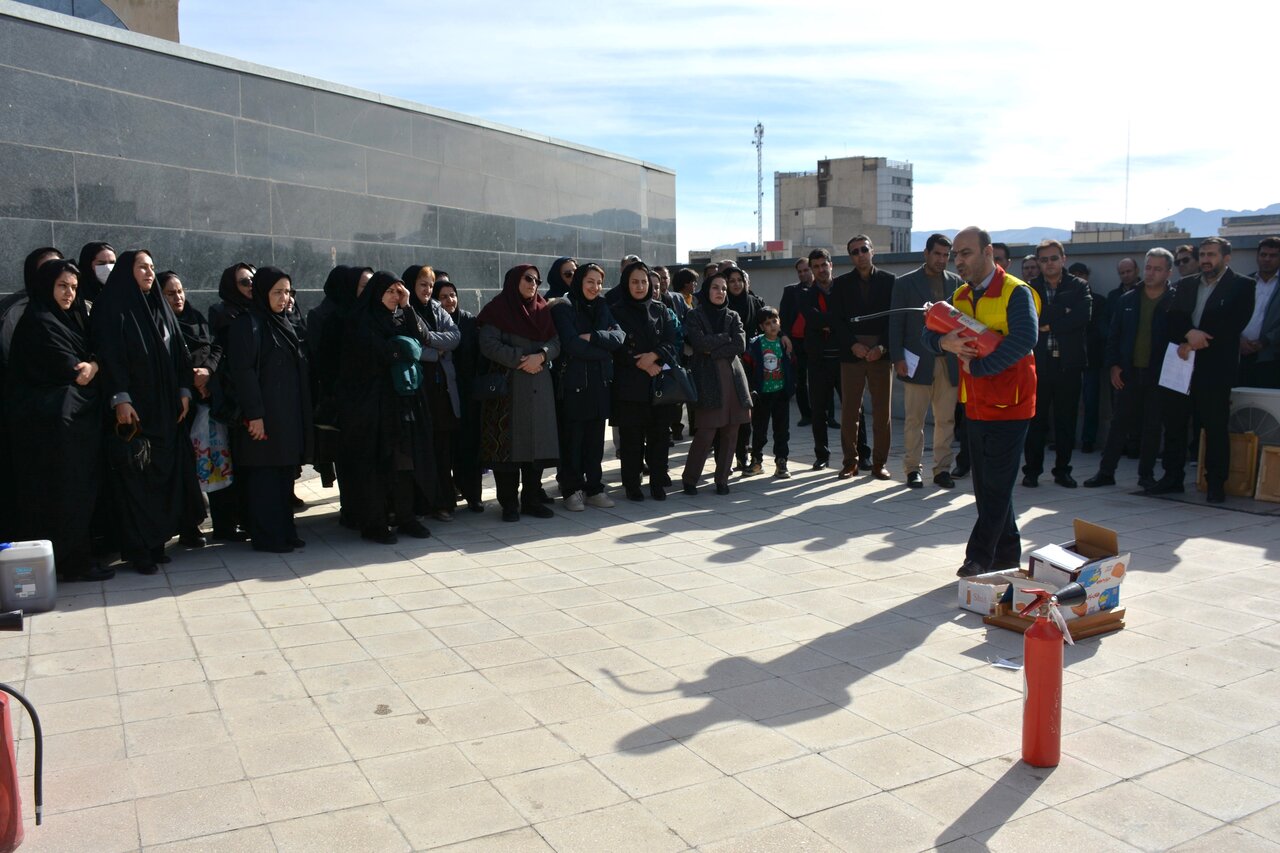 ارتقای آمادگی کارکنان کتابخانههای عمومی کرمانشاه با برگزاری دوره اطفای حریق