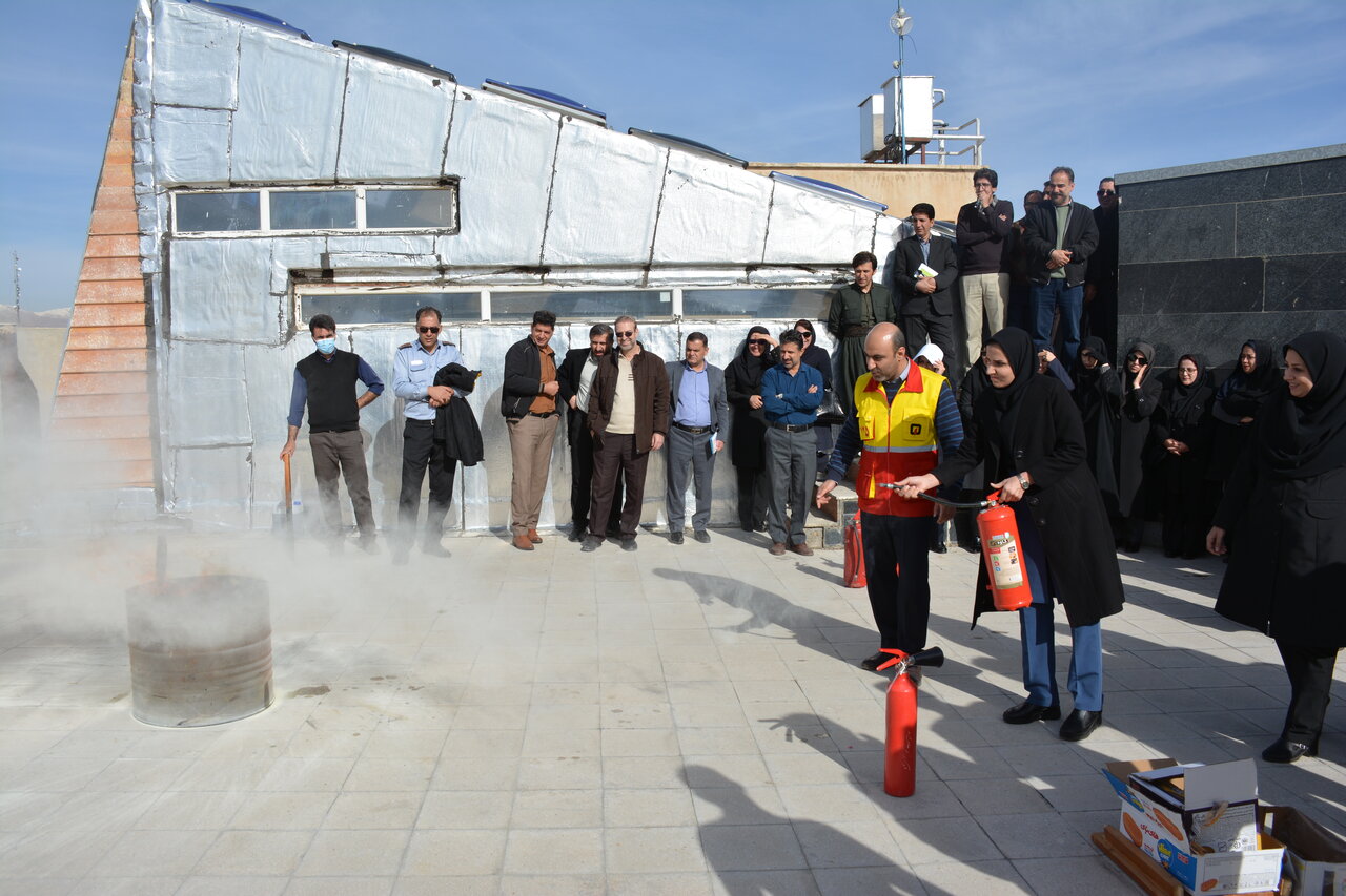 ارتقای آمادگی کارکنان کتابخانههای عمومی کرمانشاه با برگزاری دوره اطفای حریق