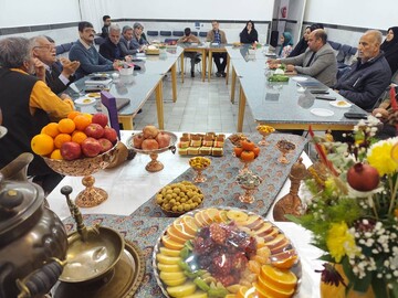 به مناسبت شب یلدا، بلندترین شب سال، محفل ادبی ویژه‌ای در کتابخانه عطایی شهرستان بهاباد برگزار شد