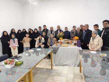 به مناسبت شب یلدا، بلندترین شب سال، محفل ادبی ویژه‌ای در کتابخانه عطایی شهرستان بهاباد برگزار شد