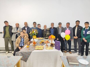 به مناسبت شب یلدا، بلندترین شب سال، محفل ادبی ویژه‌ای در کتابخانه عطایی شهرستان بهاباد برگزار شد