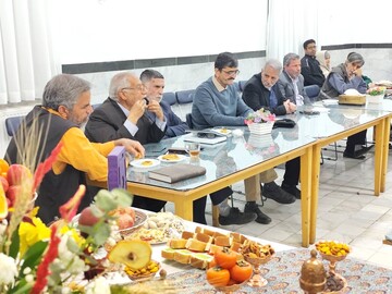 به مناسبت شب یلدا، بلندترین شب سال، محفل ادبی ویژه‌ای در کتابخانه عطایی شهرستان بهاباد برگزار شد