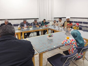 به مناسبت شب یلدا، بلندترین شب سال، محفل ادبی ویژه‌ای در کتابخانه عطایی شهرستان بهاباد برگزار شد