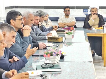 به مناسبت شب یلدا، بلندترین شب سال، محفل ادبی ویژه‌ای در کتابخانه عطایی شهرستان بهاباد برگزار شد