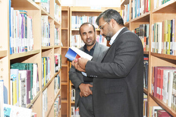 بازدید مدیرکل کتابخانه های عمومی فارس از کتابخانه های مهر