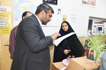 بازدید مدیرکل کتابخانه های عمومی فارس از کتابخانه های مهر