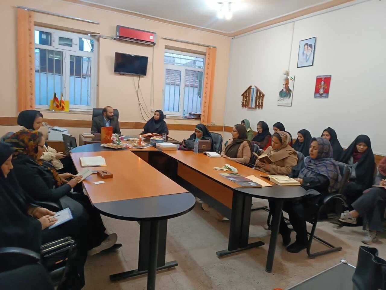 ویژهبرنامه «یلداخوانی» در کتابخانه استاد احمد آرام شهرستان بردسکن برگزار شد