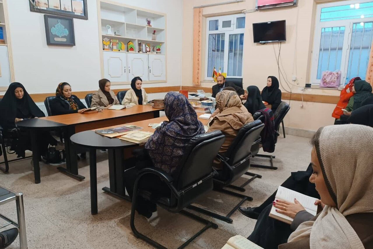 ویژه‌برنامه «یلداخوانی» در کتابخانه استاد احمد آرام شهرستان بردسکن برگزار شد