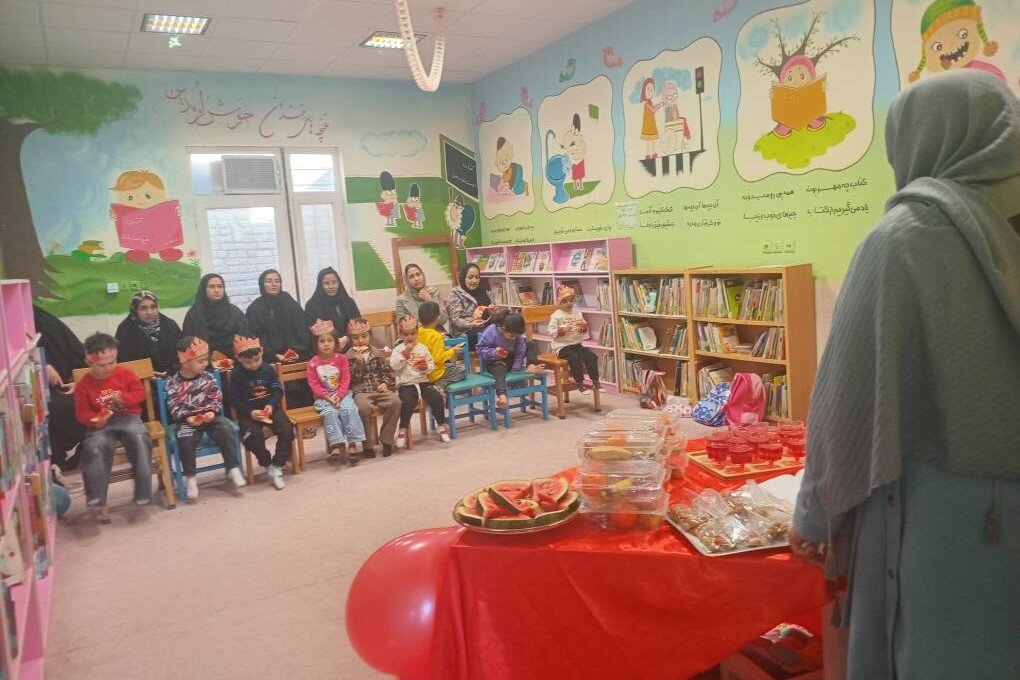 یلدا با عطر کتاب؛ پیوند سنتهای ایرانی با فرهنگ مطالعه در کتابخانههای عمومی خراسان رضوی