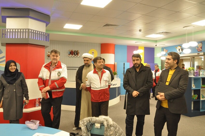 مدیرعامل جمعیت هلال احمر استان گیلان از کتابخانه مرکزی رشت بازدید کرد