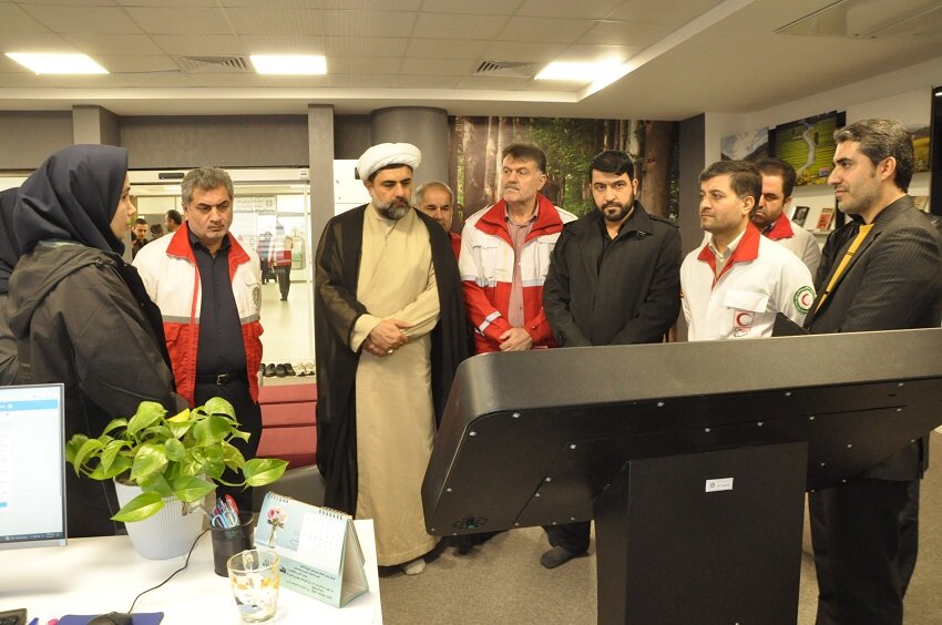 مدیرعامل جمعیت هلال احمر استان گیلان از کتابخانه مرکزی رشت بازدید کرد