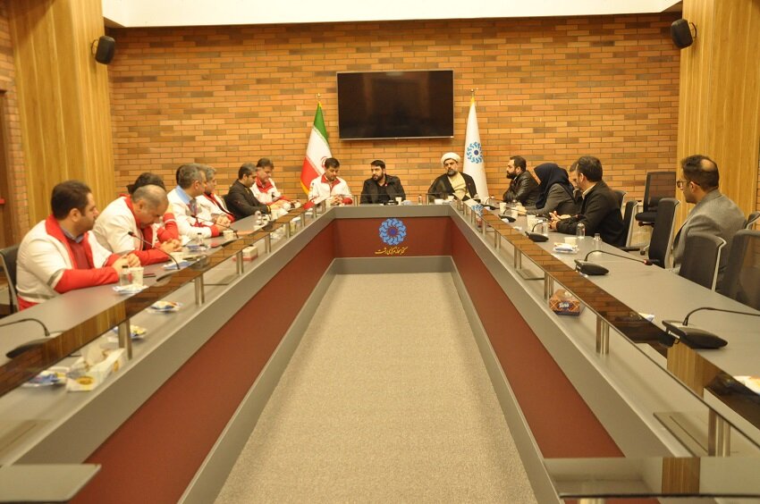 مدیرعامل جمعیت هلال احمر استان گیلان از کتابخانه مرکزی رشت بازدید کرد