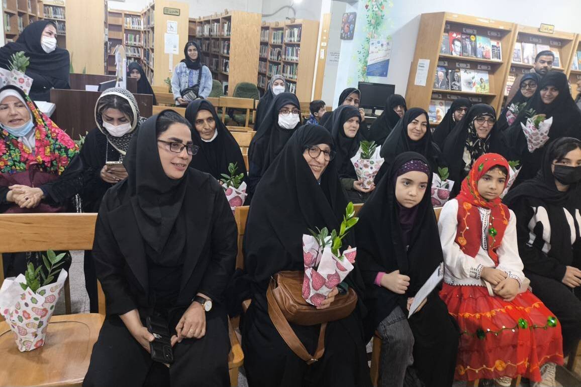 یلداخوانی در کتابخانههای عمومی گلستان