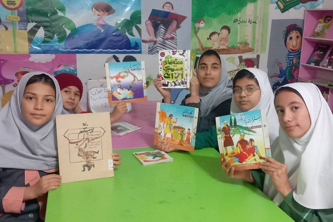 یلداخوانی در کتابخانههای عمومی گلستان