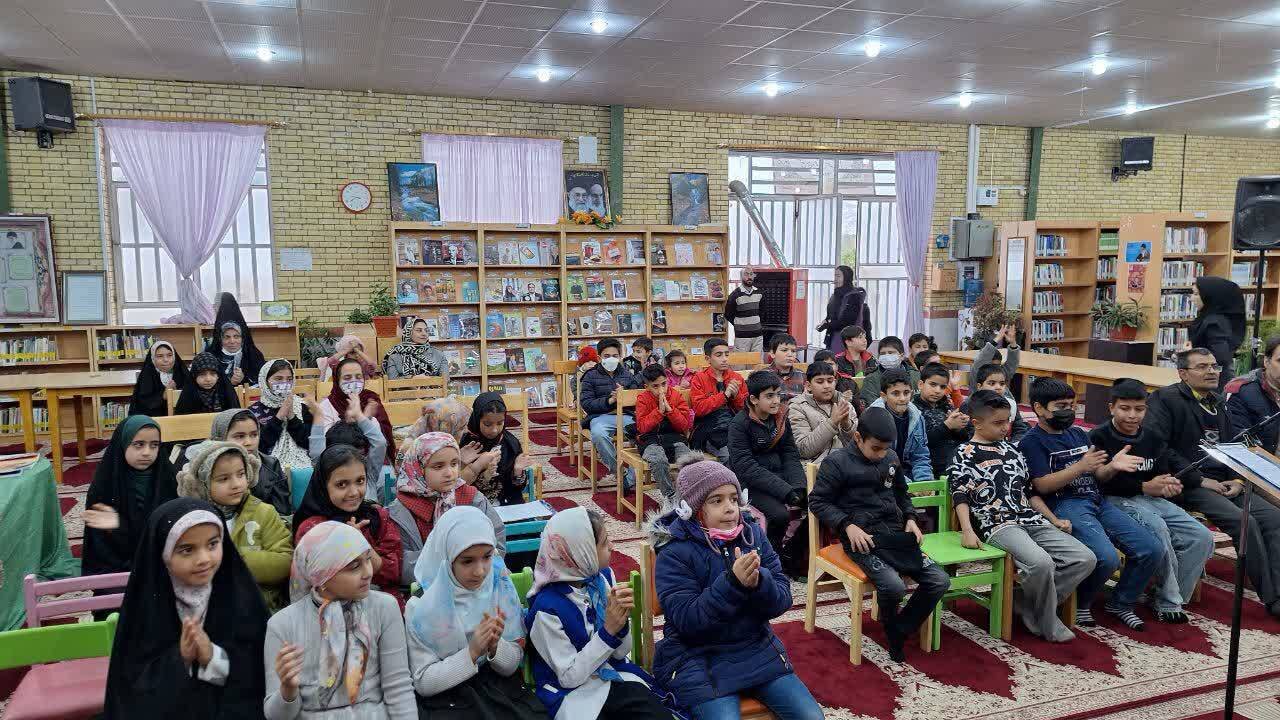 از شاهنامهخوانی تا کاردستی: کتابخانههای عمومی کرمان میزبان یلدای رنگارنگ کودکان شدند