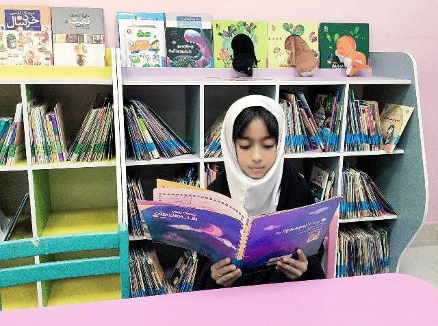 از شاهنامهخوانی تا کاردستی: کتابخانههای عمومی کرمان میزبان یلدای رنگارنگ کودکان شدند