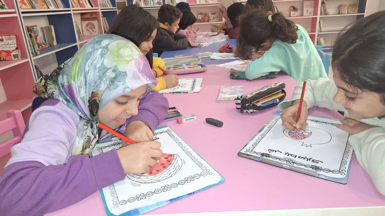 پنج‌شنبه‌های کتابخانه شهید تقوی‌فر کارون، قطب جذب خانواده‌ها شد