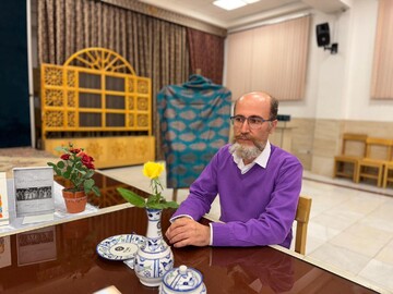 رونمایی از پنج اثر شاخص شعر فارسی به زبان کردی در یزد