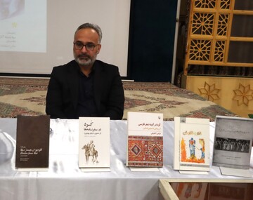 رونمایی از پنج اثر شاخص شعر فارسی به زبان کردی در یزد