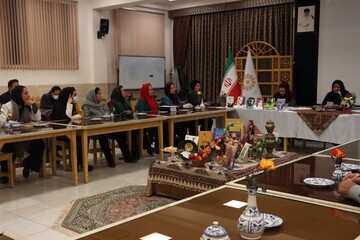 رونمایی از پنج اثر شاخص شعر فارسی به زبان کردی در یزد