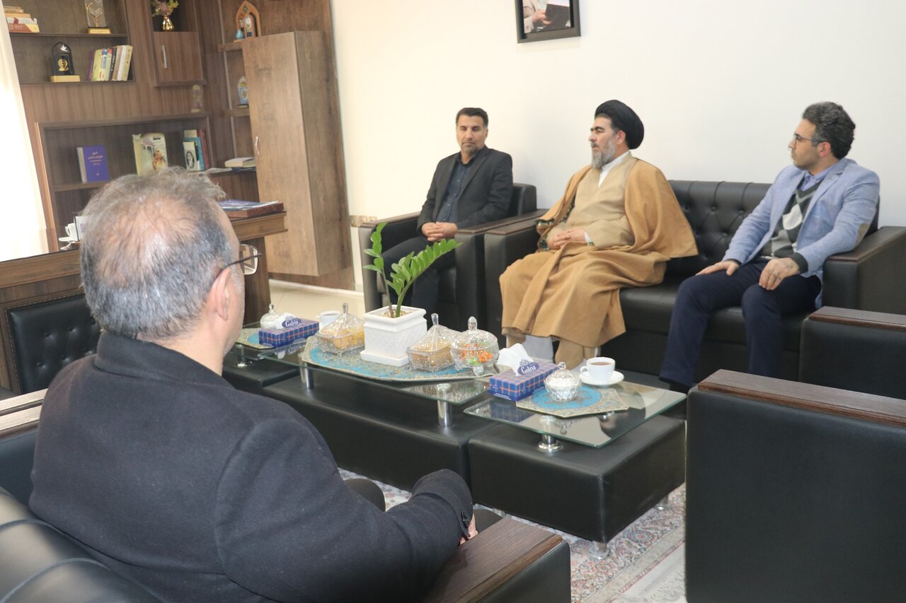 تقویت برنامه‌های مهدوی و فرهنگی در کتابخانه‌های عمومی خراسان‌ رضوی