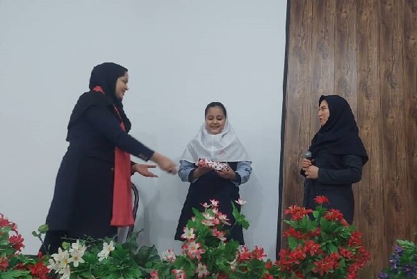 برپایی دو کارگاه آموزشی و اجرای برنامههای شاد کودکانه در شهرستان مرودشت