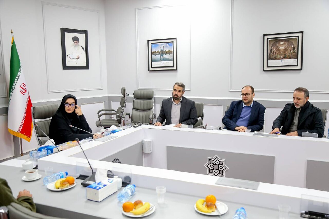 بازدید از کتابخانههای مرکزی و آیتالله خامنهای قم / دیدار با خانواده شهید دخانچی