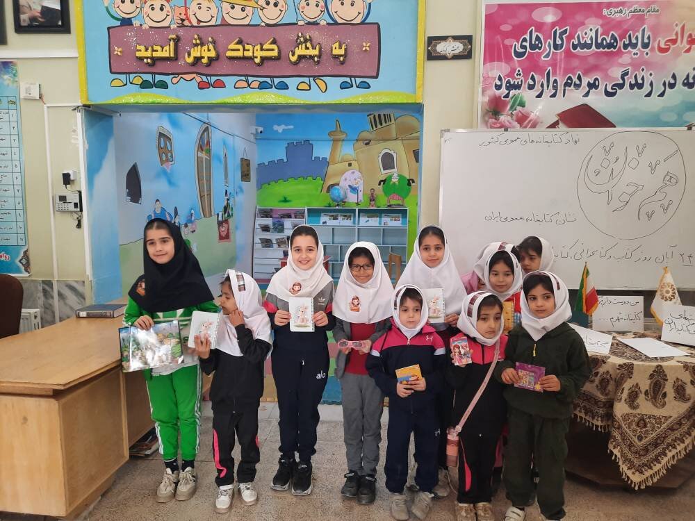 برگزاری برنامههای فرهنگی و ادبی با مشارکت مدارس در کتابخانه عمومی شهید هاشمینژاد بیدخت شهرستان گناباد