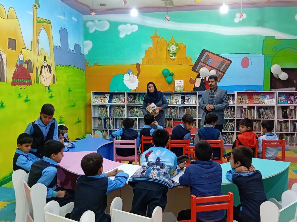 برگزاری برنامههای فرهنگی و ادبی با مشارکت مدارس در کتابخانه عمومی شهید هاشمینژاد بیدخت شهرستان گناباد