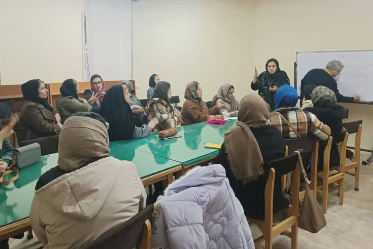 گرمای کتابخوانی در زمستان به همت کتابداران استان مرکزی