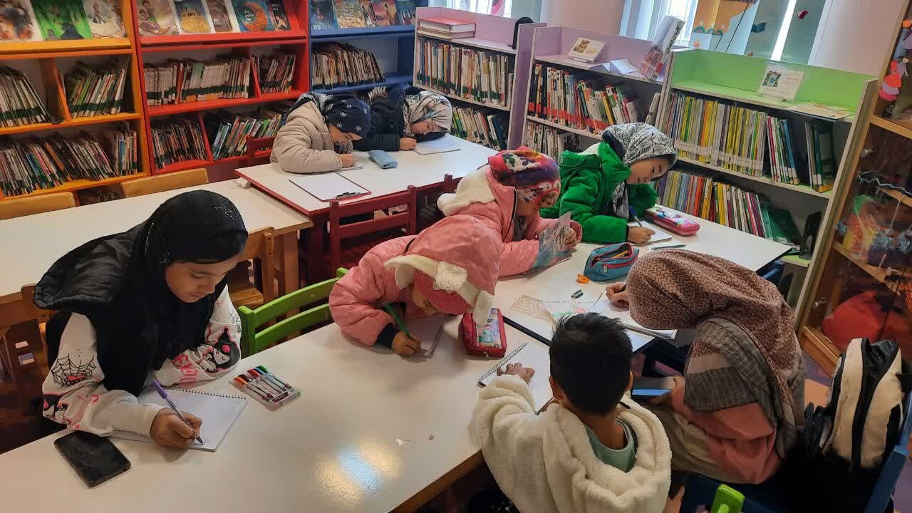 کارگاه نقاشی و رنگآمیزی در کتابخانه فردوسی شهرستان پیشوا