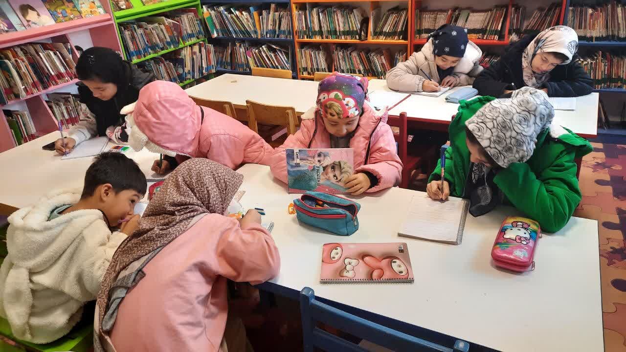 کارگاه نقاشی و رنگآمیزی در کتابخانه فردوسی شهرستان پیشوا