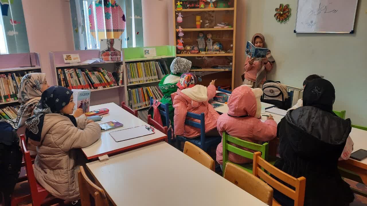 کارگاه نقاشی و رنگ‌آمیزی در کتابخانه فردوسی شهرستان پیشوا