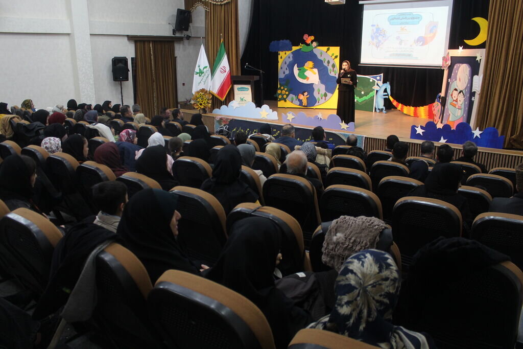 درخشش کتابدار و اعضای کتابخانه مرکزی تبریز در مرحله استانی جشنواره بینالمللی قصهگویی