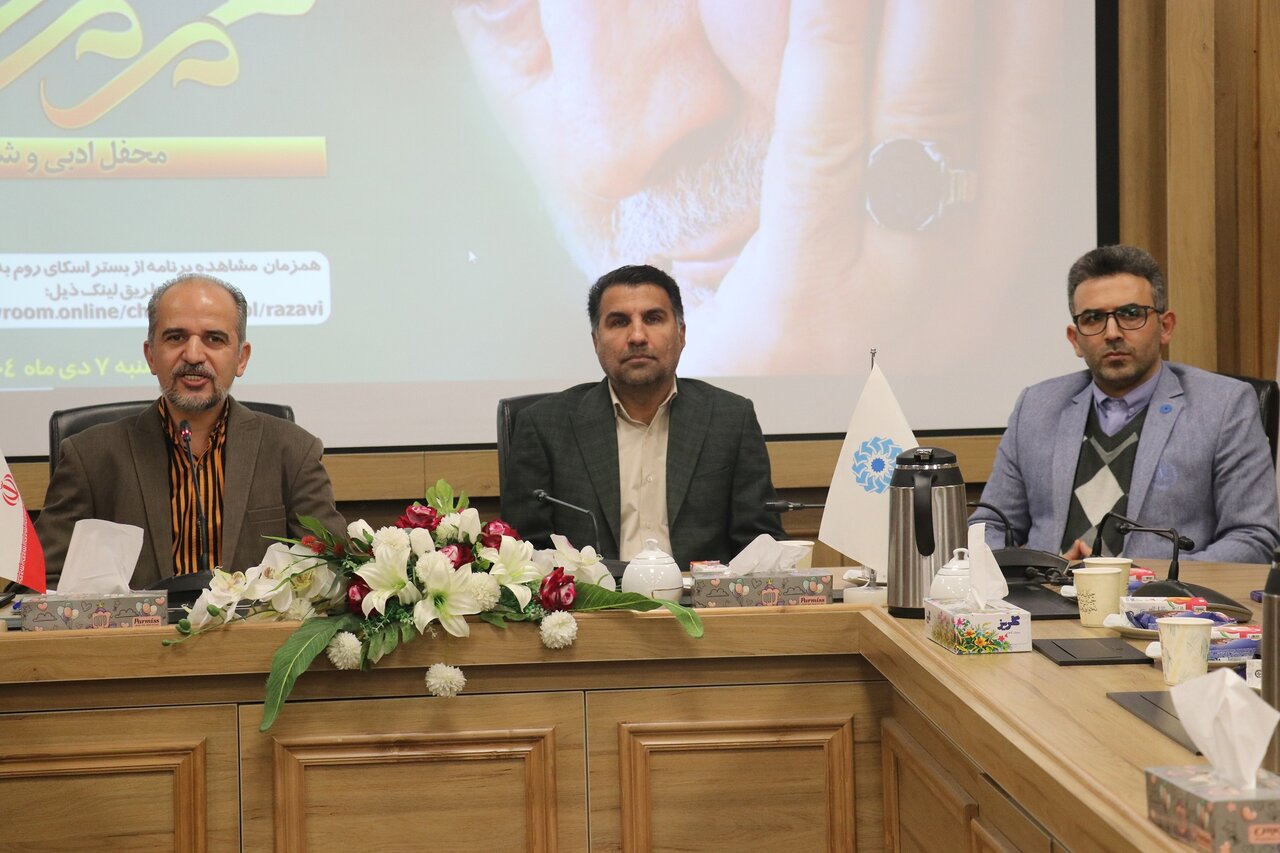 محفل شعرخوانی «هم مکتب» در کتابخانه مرکزی امام خمینی‌(ره) مشهد