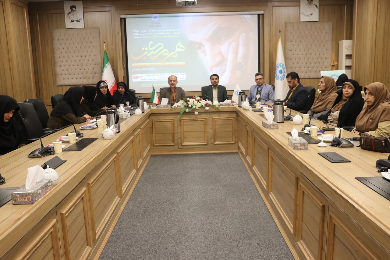 محفل شعرخوانی «هم مکتب» در کتابخانه مرکزی امام خمینی‌(ره) مشهد