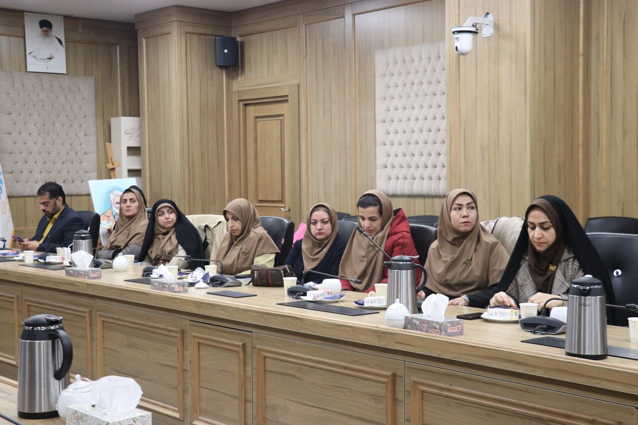 محفل شعرخوانی «هم مکتب» در کتابخانه مرکزی امام خمینی(ره) مشهد