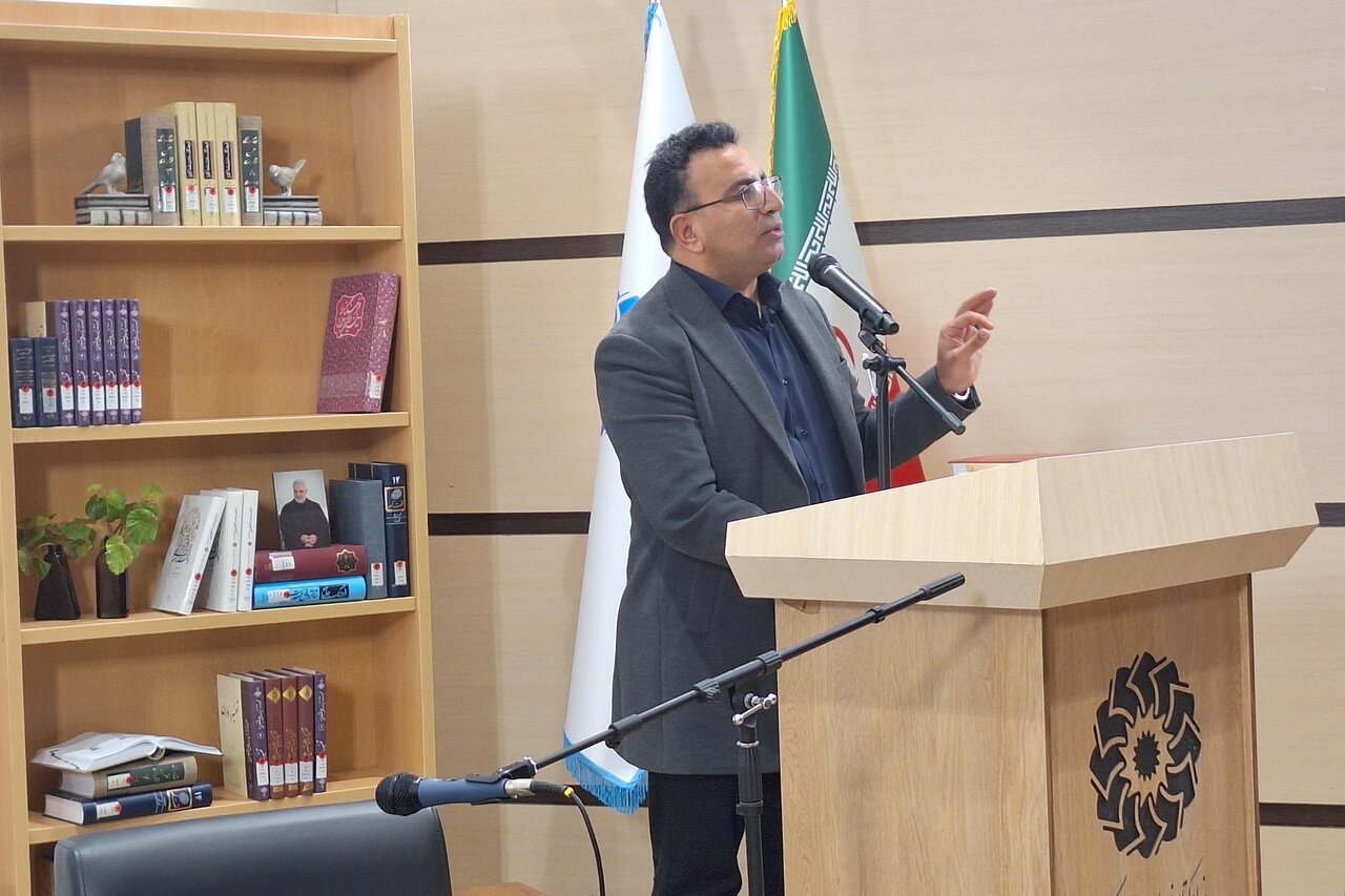 آئین رونمایی از کتاب «هەگ شاعرم ئەنارم» برگزار شد