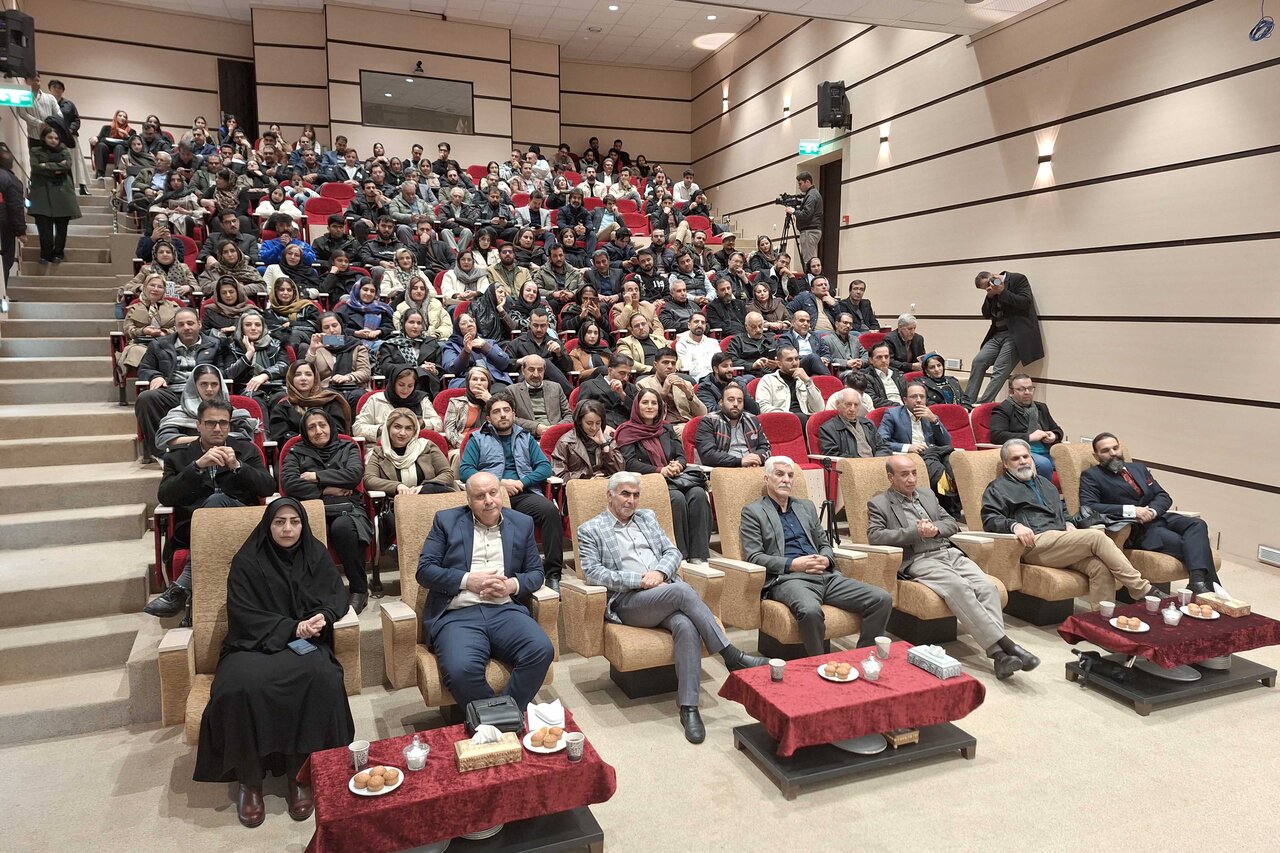 آئین رونمایی از کتاب «هەگ شاعرم ئەنارم» برگزار شد