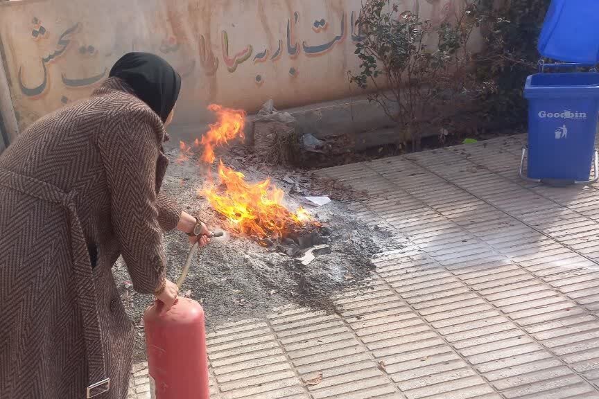 کارگاه آموزشی اطفای حریق ویژه کتابداران شهرستان جوین