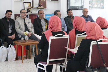 کتاب، پلی برای نشاط سالمندان؛ بازدید سرپرست اداره کل کتابخانه‌های عمومی خراسان رضوی از مرکز نگهداری سالمندان «نشاط»