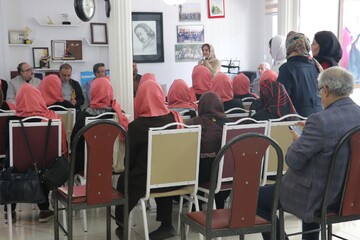 کتاب، پلی برای نشاط سالمندان؛ بازدید سرپرست اداره کل کتابخانه‌های عمومی خراسان رضوی از مرکز نگهداری سالمندان «نشاط»