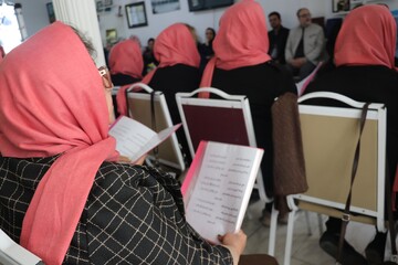 کتاب، پلی برای نشاط سالمندان؛ بازدید سرپرست اداره کل کتابخانه‌های عمومی خراسان رضوی از مرکز نگهداری سالمندان «نشاط»