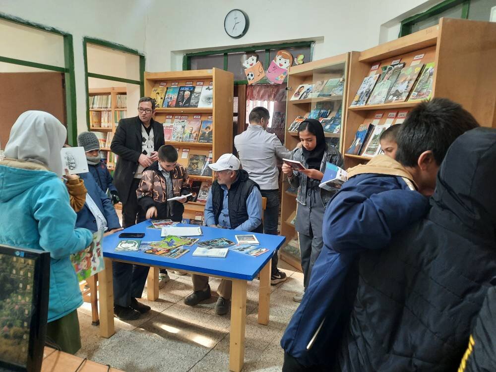 اشتیاق وصفناپذیر دانشآموزان روستای «پرسه سو» در کتابخانه آیتالله رازی